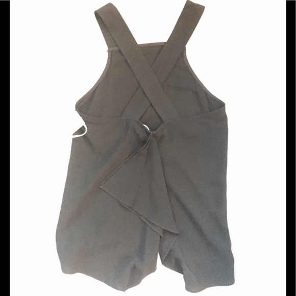 1. State Criss Cross Halter Top - Picture 4 of 9